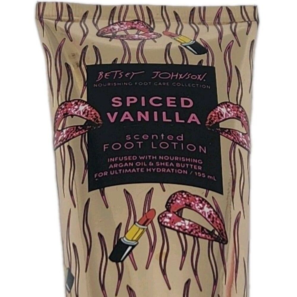 NEW Betsey Johnson Spiced Vanilla Set Foot Scrub Lotion And Body Butter